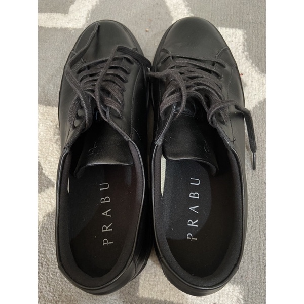 PrelovedSepatu sneaker pria minimalis merk PRABU size 44