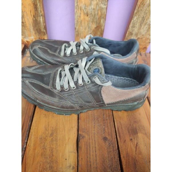 sepatu MERREL second