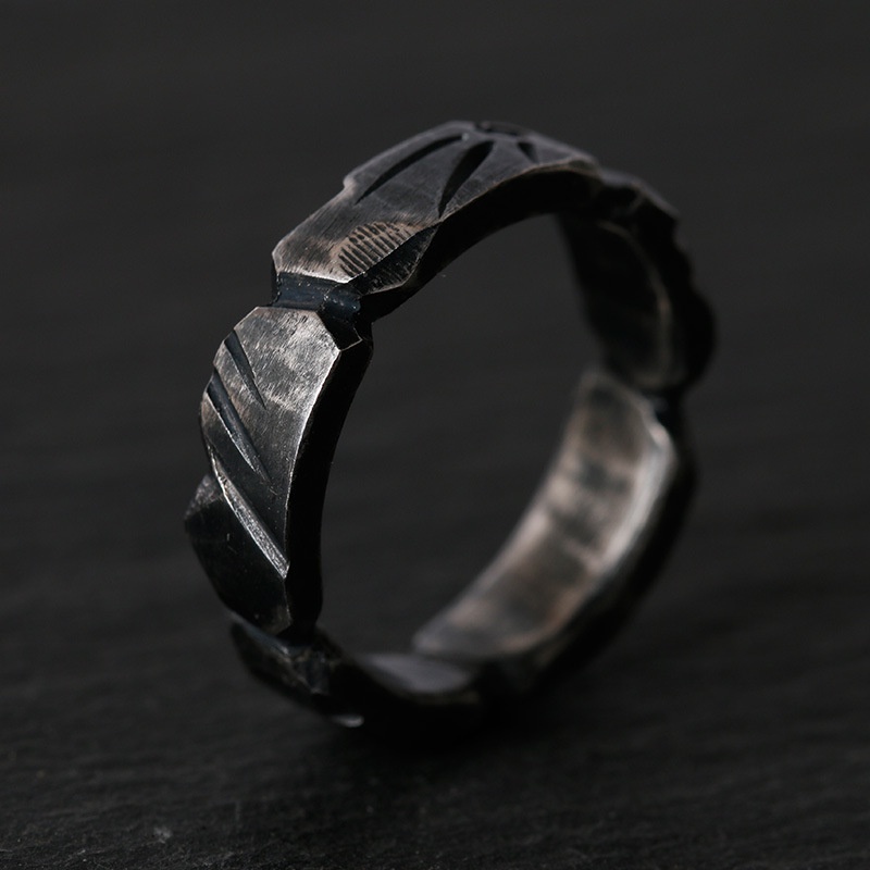 Cincin Model Terbuka Dapat Disesuaikan Desain Ukiran Warna Hitam Gaya vintage Untuk Pria