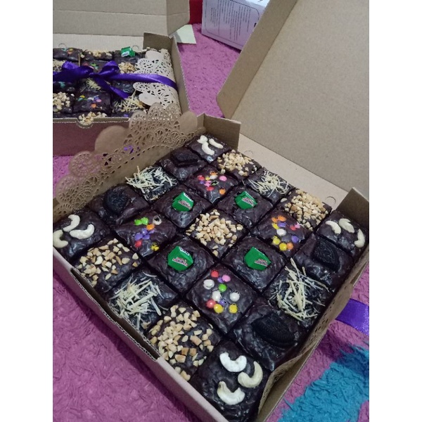 

FUDGY BROWNIES / Brownies panggang super nyoklat / brownies sekat