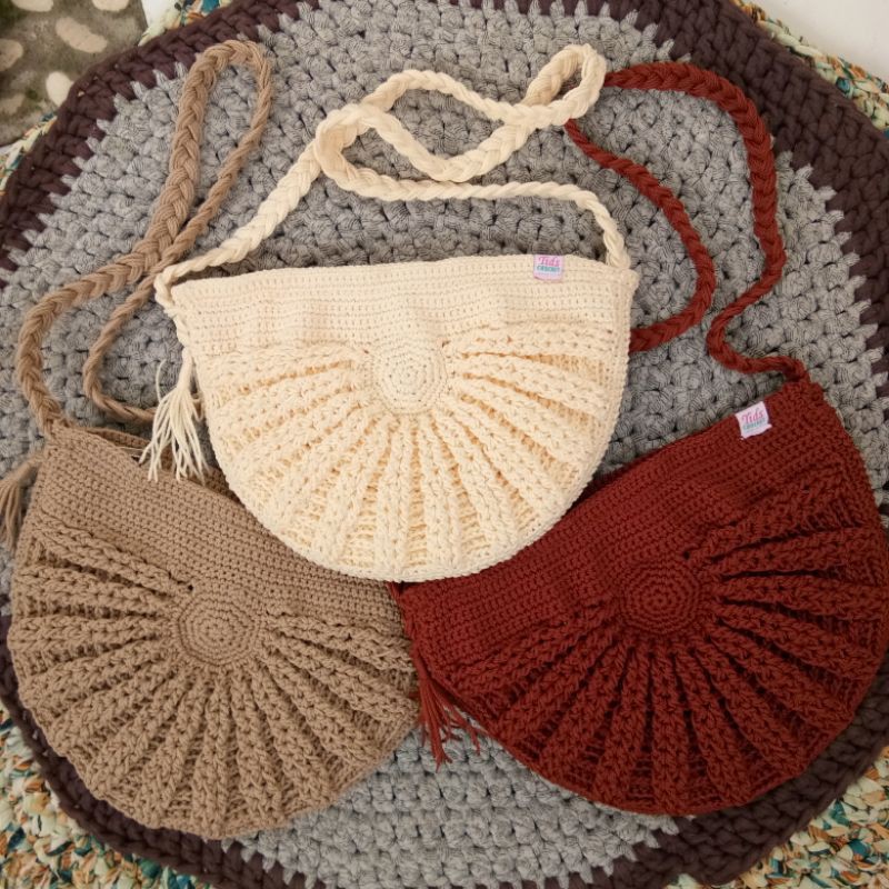 Half Moon Slingbag / Tas Slempang Setengah Lingkaran