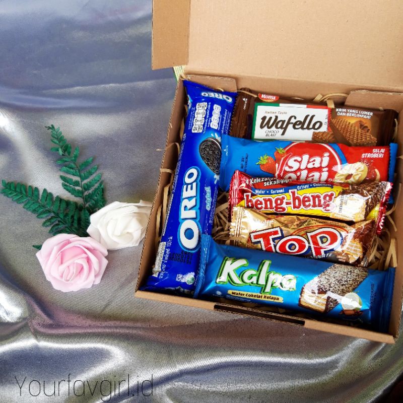 

Snack Box / Snack Giftbox / Gift Box / Hadiah Wisuda / Hadiah Sempro / Hadiah Ultah
