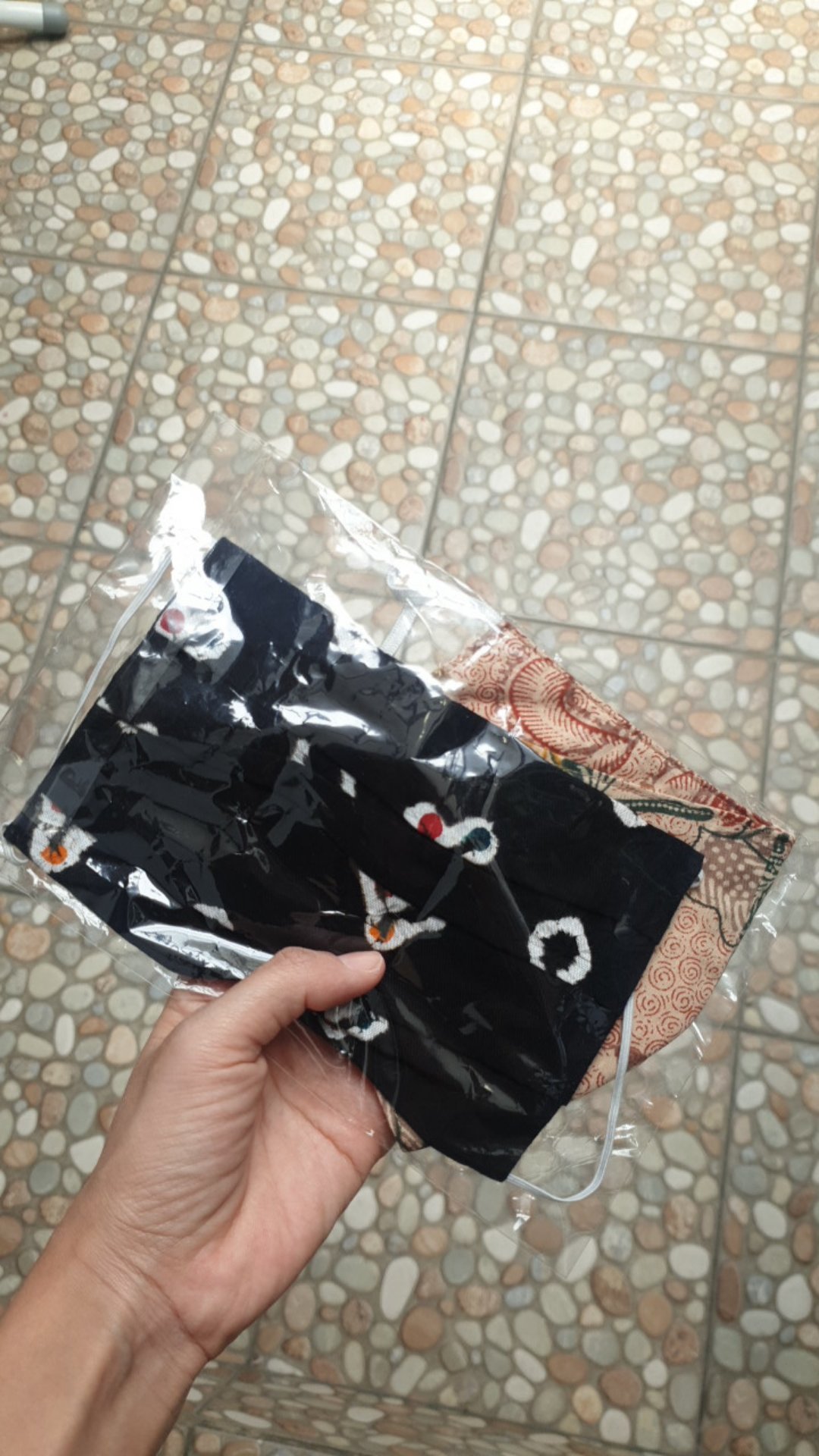 Masker Batik Model Baru Mj 1 Headloop (per Pack Isi 5 Pcs)