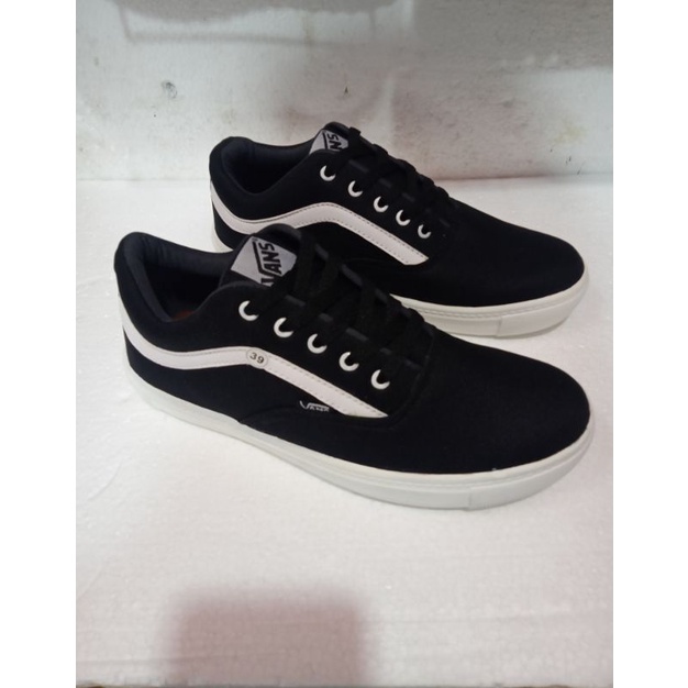 Sepatu sneaker kets pria sepatu casual vans cowok sepatu pria murah