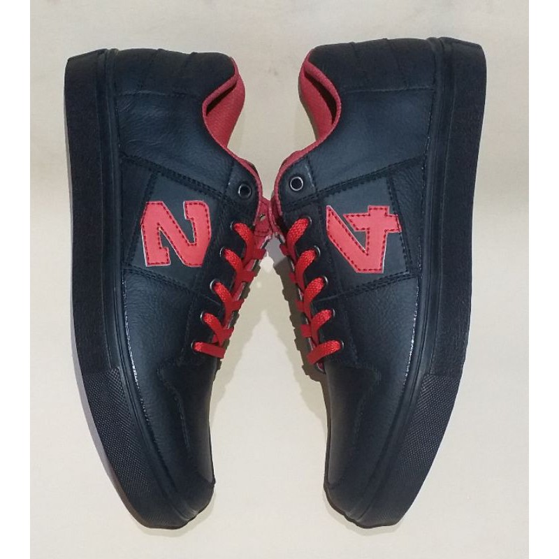 SEPATU GOWES 24