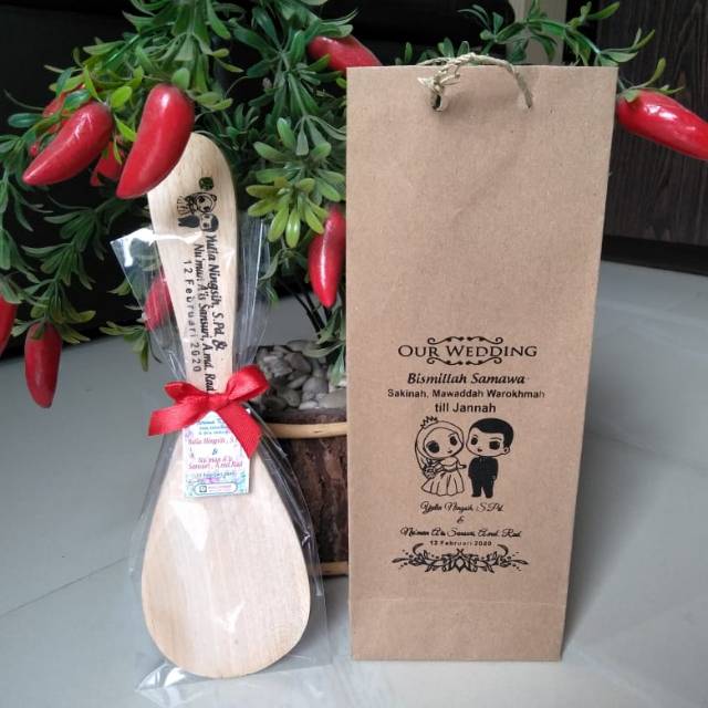

Sovenir centong kayu paperbag terkece terlaris unik dan cantik murah meriah