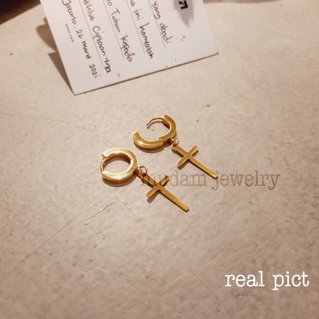 Anting Jepit Titanium Model Salib Warna Gold