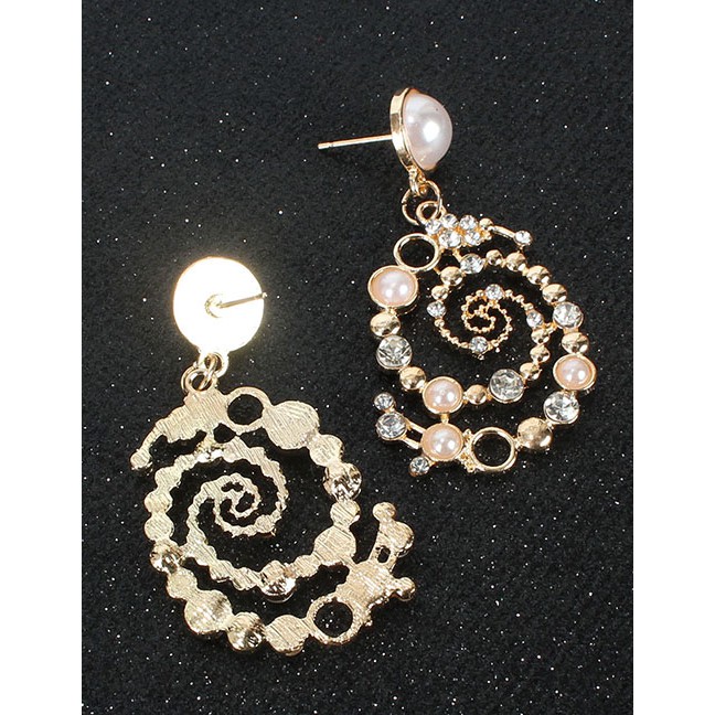 LRC Anting Tusuk Fashion Golden Alloy Diamond Pearl Spiral Earrings D71634