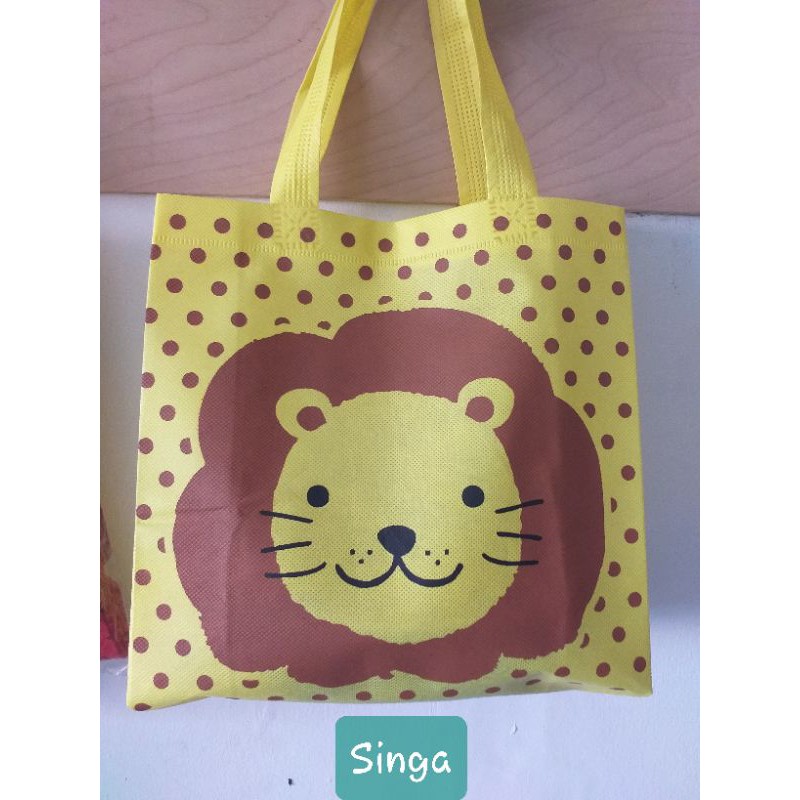 GOODIEBAG ULANG TAHUN SIZE 25X25X9 CM-Singa