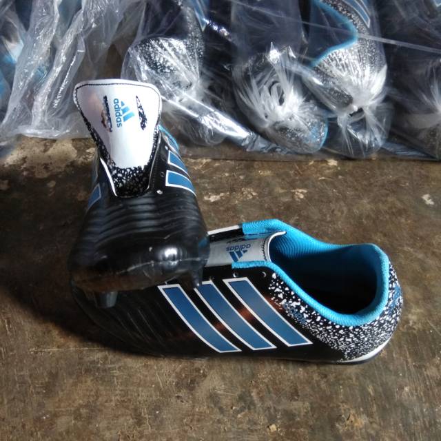 Sepatu bola adidas copa