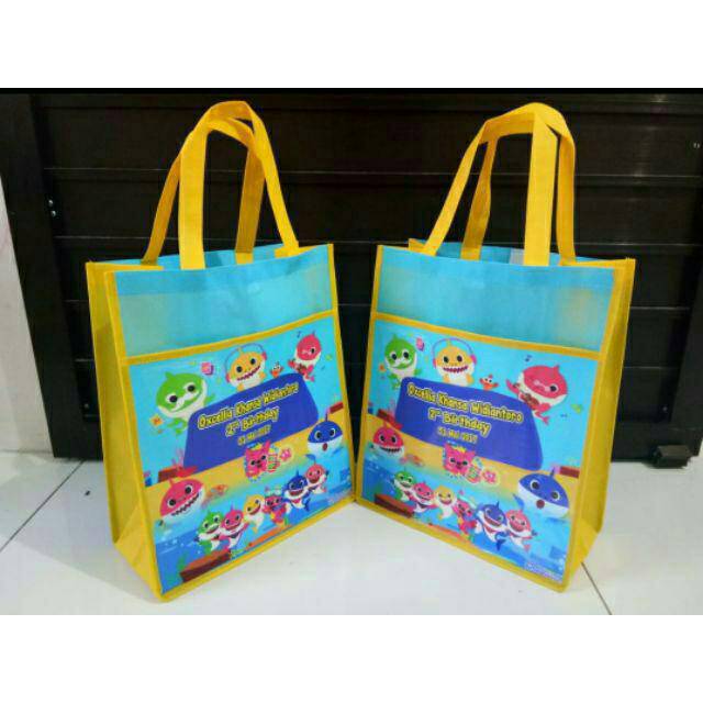 

tas ulang tahun kantong depan custom uk.25x30x10 cm
