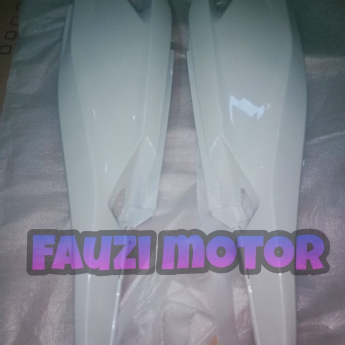 Cover body vario 125 lama / body samping vario 125