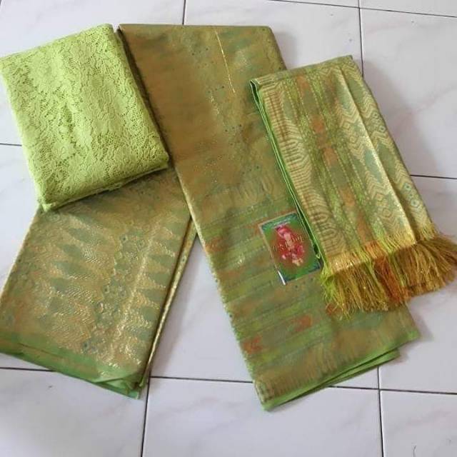 Set kain  songket palembang dan brokat  (hanya kain )