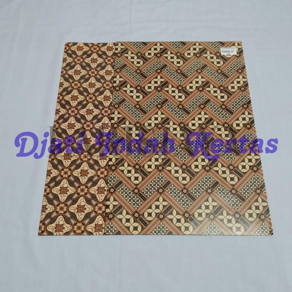 

DISKON !!! KERTAS SAMAK / JAJAN / KADO / MOTIF BATIK Uk. 48 x 63 Isi 50 lembar