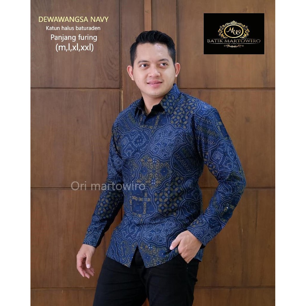 DEWAWANGSA NAVY DEWA WANGSA MARTOWIRO KEMEJA BATIK PRIA LENGAN PANJANG PENDEK LAPIS FURING ATASAN BATIK PRIA MODERN PANTARA NAVY KANGEN KAMULYAN IJO AKTI KUNINGA NJAWI NAVY WULUNG INGSON KADUNG KULINO WARU KAMULYAN WARU MARON ASWO MULYO IJO MESEM MESEM