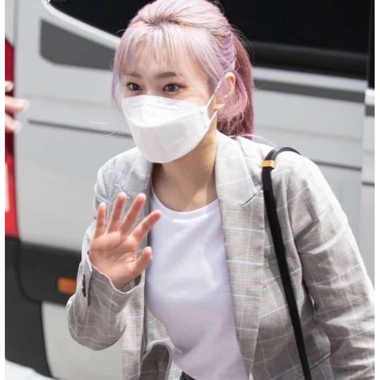 masker kf94 putih hitam isi 10 / masker kf94 putih isi 10 / masker kf94 hitam isi 10 / masker korea 