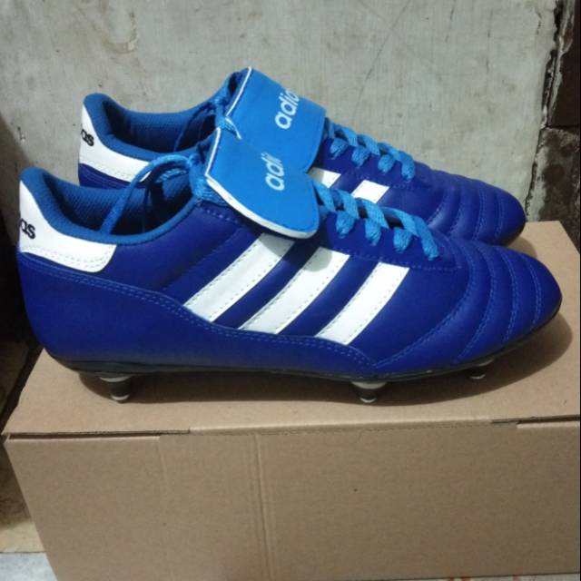 Sepatu bola adidas pull besi bahan kulit karlit
