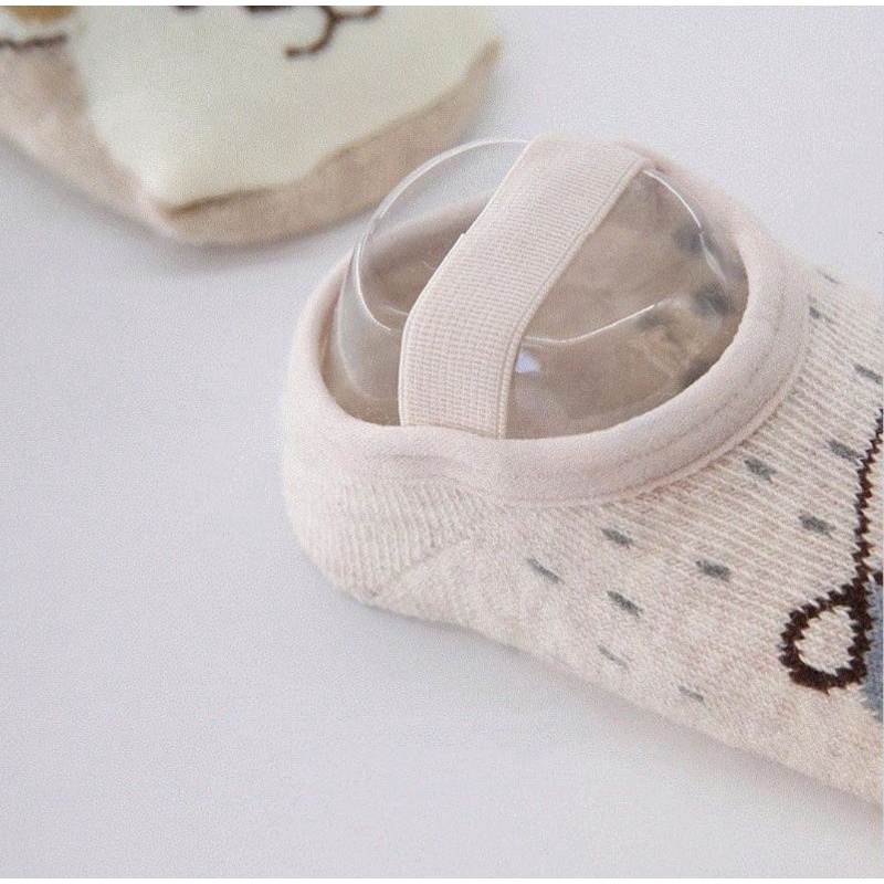 Kaos kaki anak bayi nyaman dipakai di lengkapi antislip