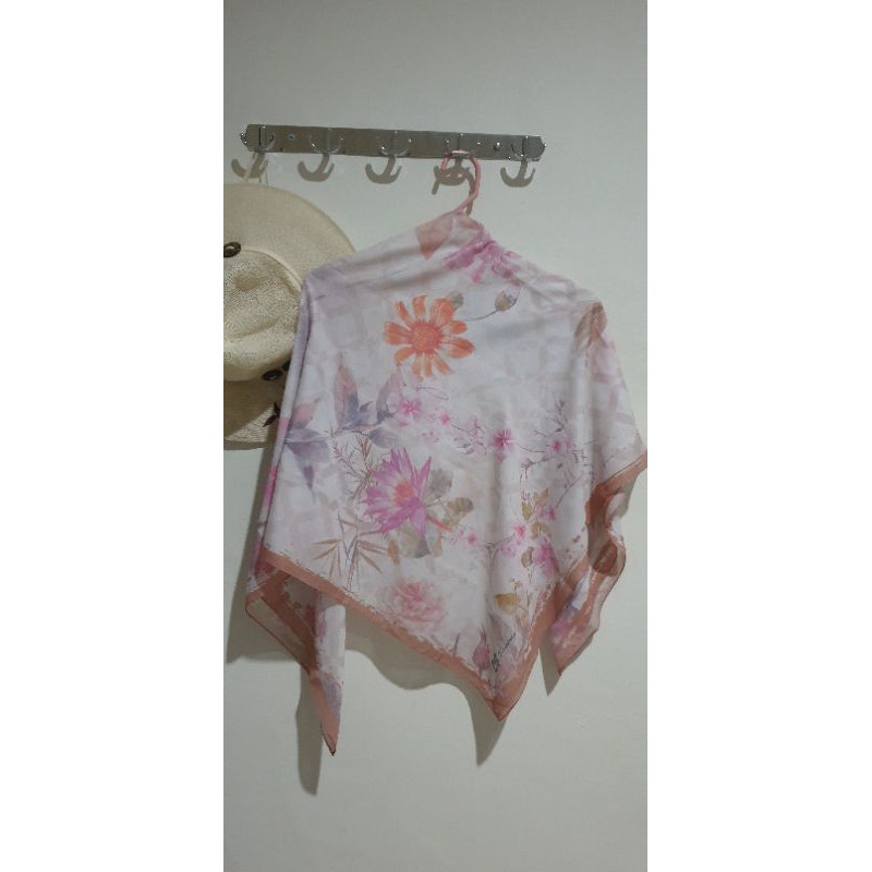 Preloved hijab segiempat premium by DS Signature (Dyah Suminar)