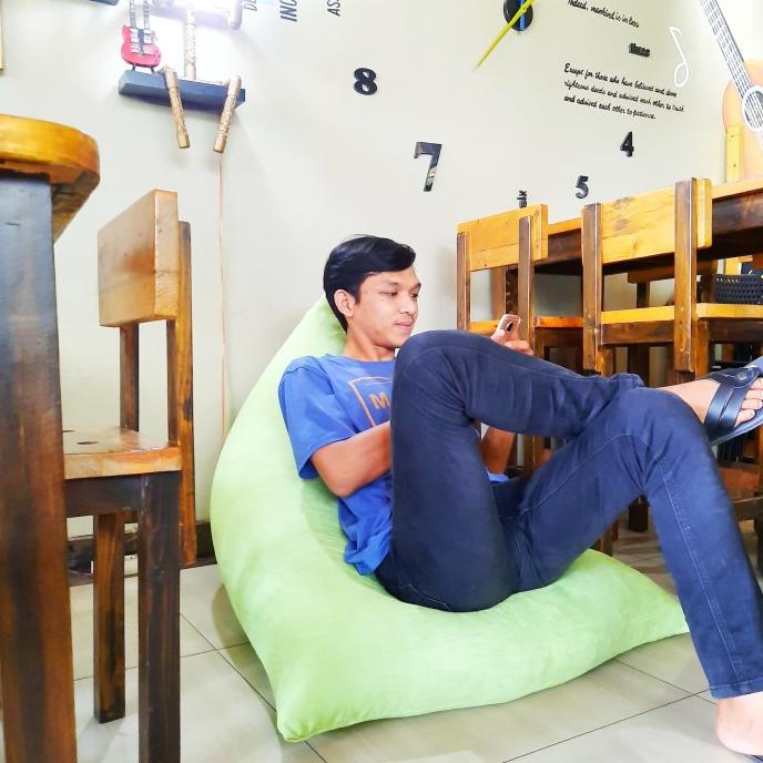 

Bean Bag Triangle Size M - Suede Hijau Stabilo Bb901
