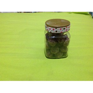 

Permen asem jawa lapis gula dalam toples hadiah kado valentine imlek