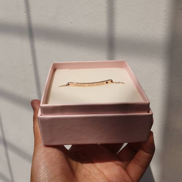 Birthday Bracelet February Artists SM