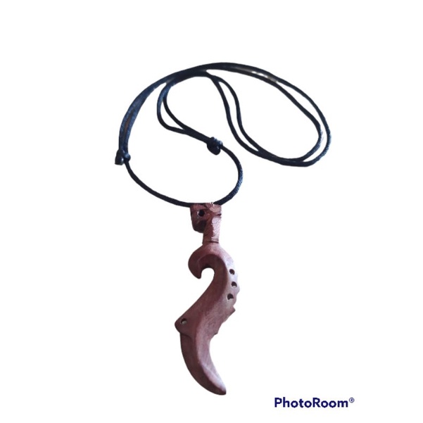 Kalung kayu Galih Nagasari Motif Kujang