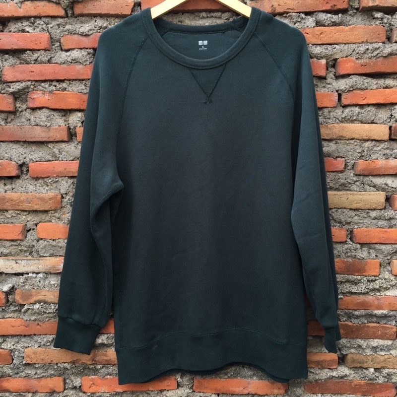Crewneck Uniqlo Hijau Botol