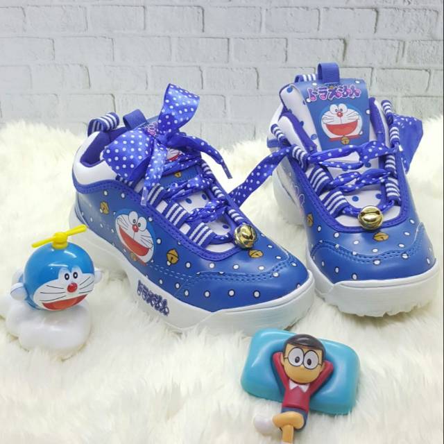  Diskon  Sepatu  Sneakers  Wanita Doraemon Biru Shopee 