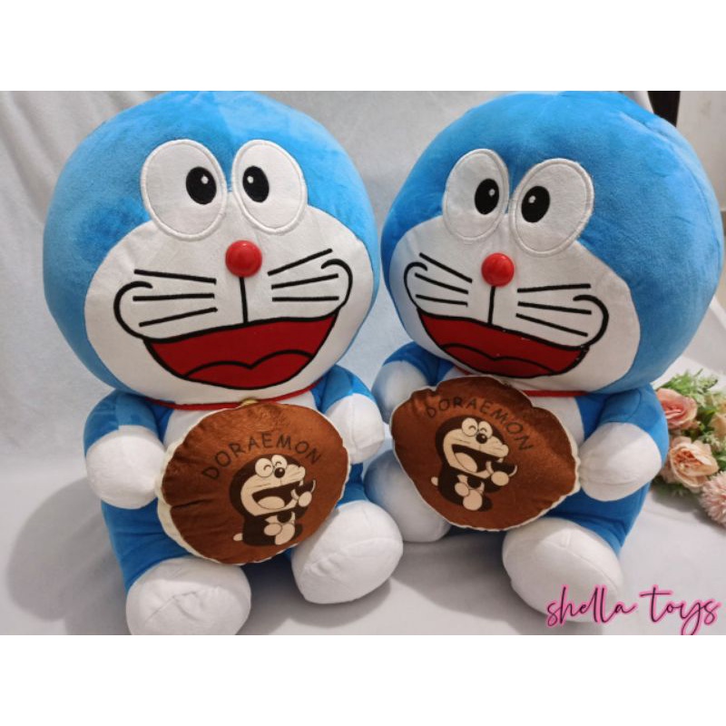 Boneka Doraemon Pegang Dorayaki, Love dan Wokmen Ukuran XL