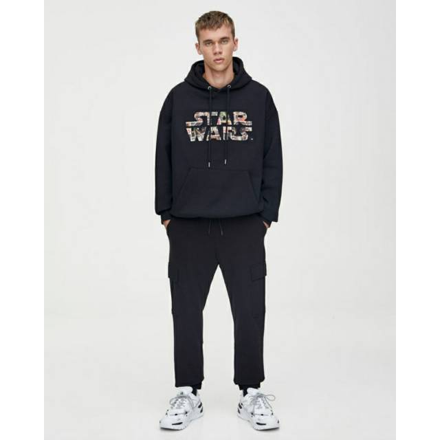 pull and bear black hoodie