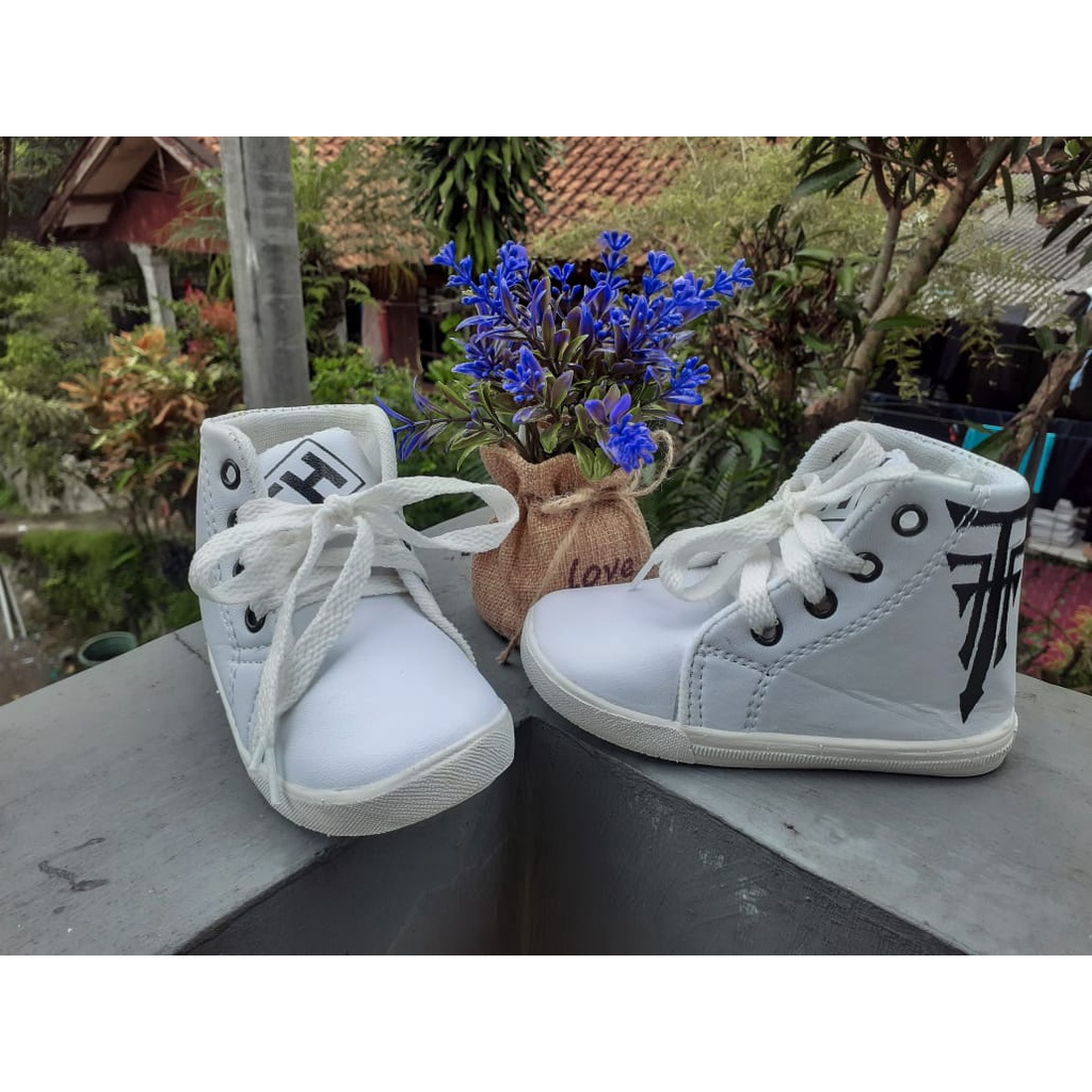 Sepatu Anak Unisex Sneakers Anak Threesula