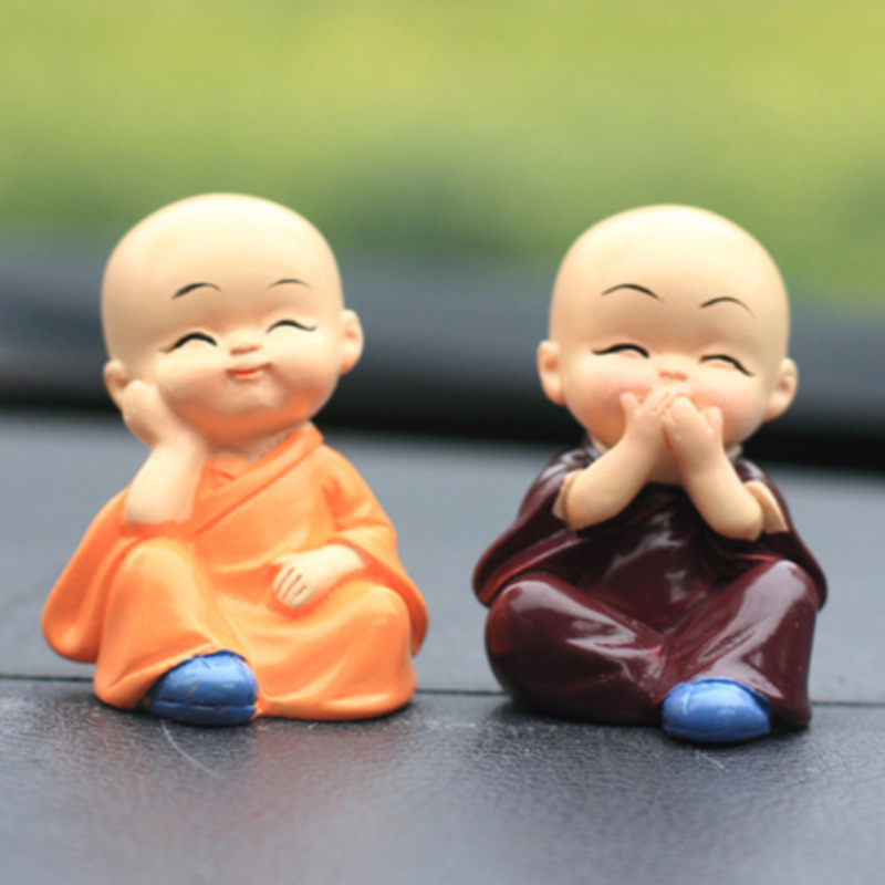 4pcs / set Ornamen Biksu Buddha Kecil Untuk Dekorasi Mobil