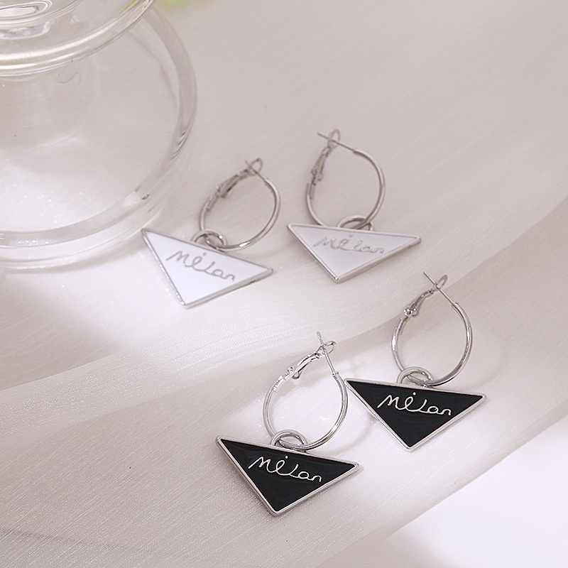 Sterling silver jarum Korea gaya baru pribadi retro hitam corner letters fashion sweet cool rasa des