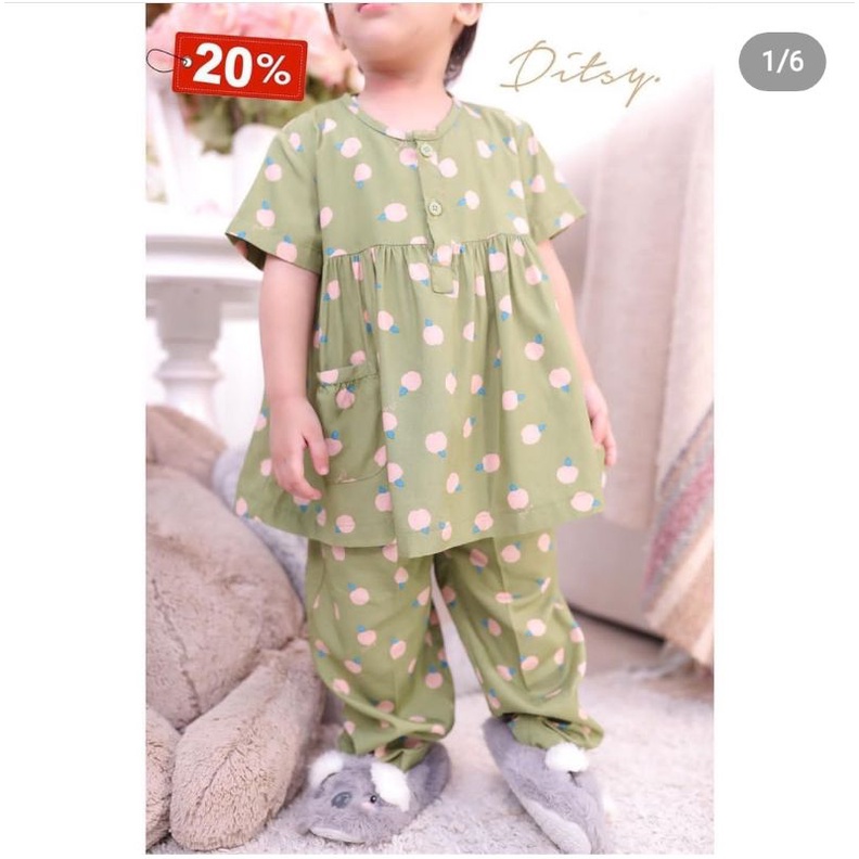 Little pajamas ditsy size 7