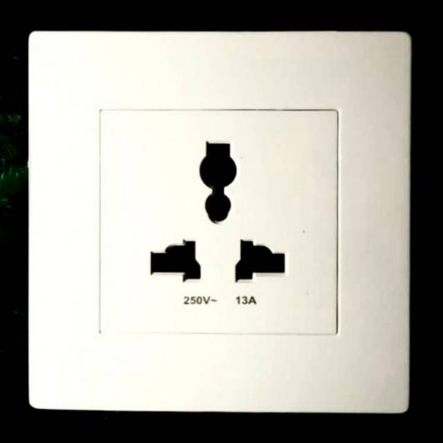 STOP KONTAK UNIVERSAL BOSS B10413S / STOP KONTAK KOMBINASI MERK BOSS