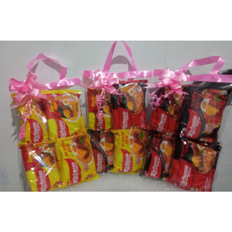 

SALE!!! Paket Mie Richeese GORENG RAMEN MIX LEVEL !! (1 paket/4pcs)