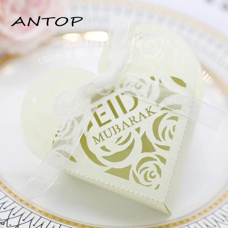 Kotak Permen / Cokelat Desain Bunga Mawar Hollow Untuk Pernikahan