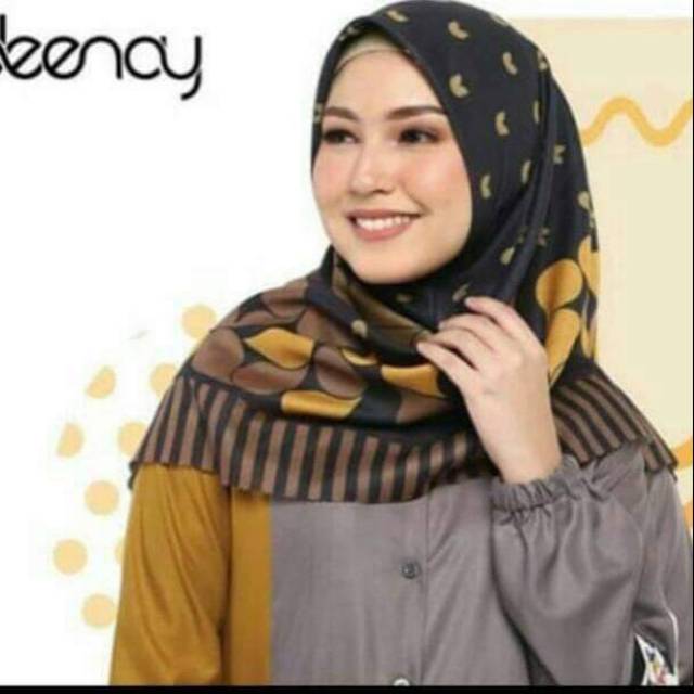 Hijab segi empat motif deenay kw Hitam bunga kuning