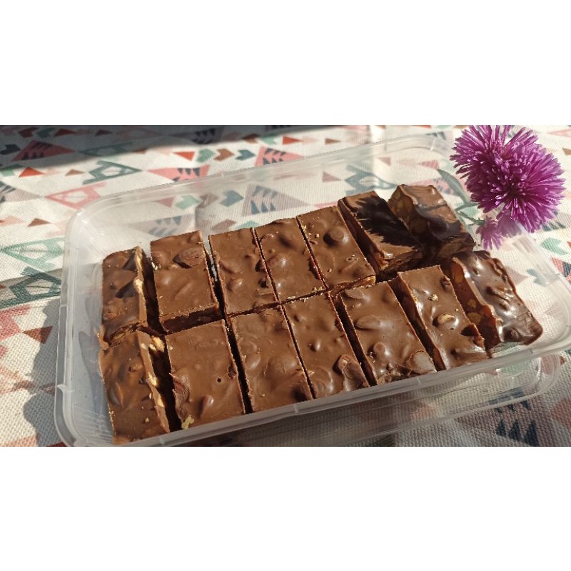 

COLKAT BLOK SILVERQUEEN 250GR PABRIKAN PT CERES FREE BUBBLEWRAP & DUS