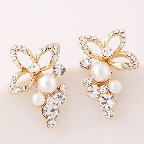 LRC Anting Tusuk Sweet Gold Color+white Diamond Decorated Flower Design A42583