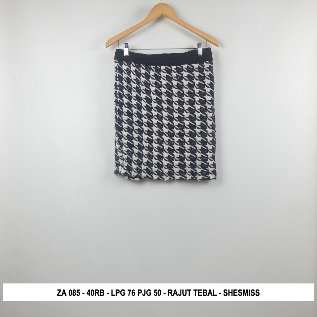 Thrift Rok Wanita - Kode Z1-ZA 085
