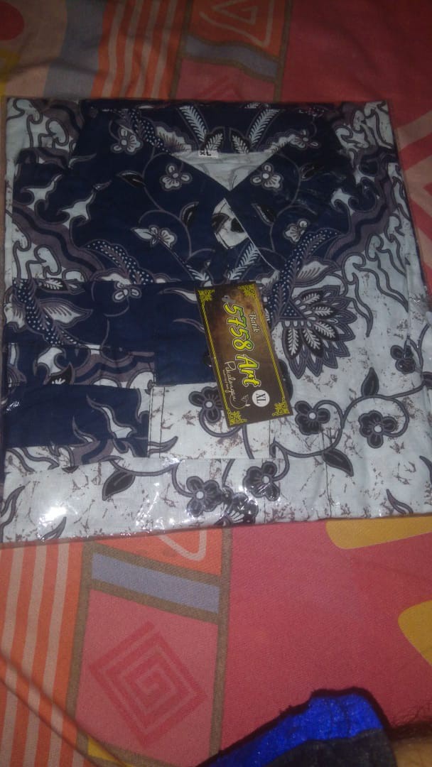Batik Pria Lengan Panjang / Kemeja Batik Warna Navy / Baju Batik Pria Murah
