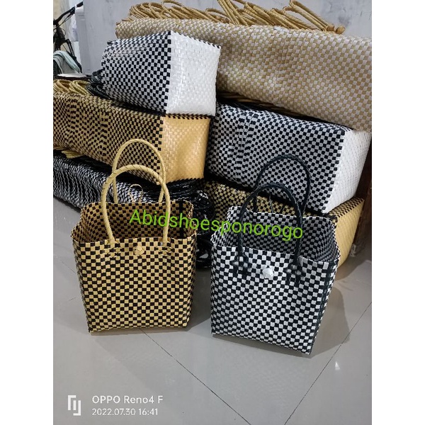 Tas besek anyaman plastik 23x23 tas kotak nasi persegi