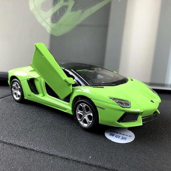 Pajangan LAMBORGHINI Aventador S Roadster Miniatur Parfum Parfume Pewangi Mobil