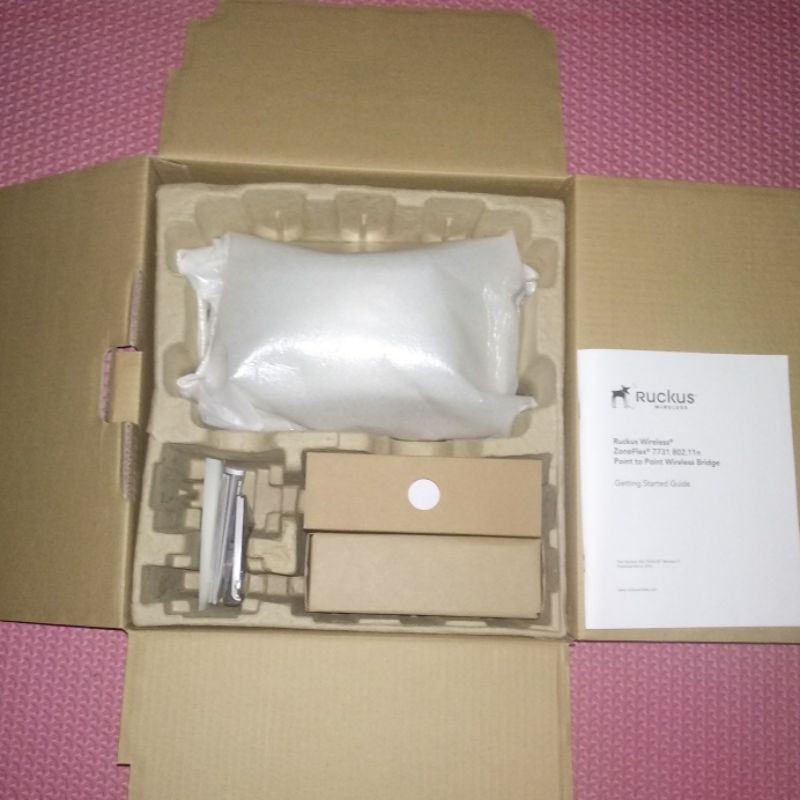 Ruckus 7731 + PoE Injector + Bracket For Wireless Backbone Backhaul