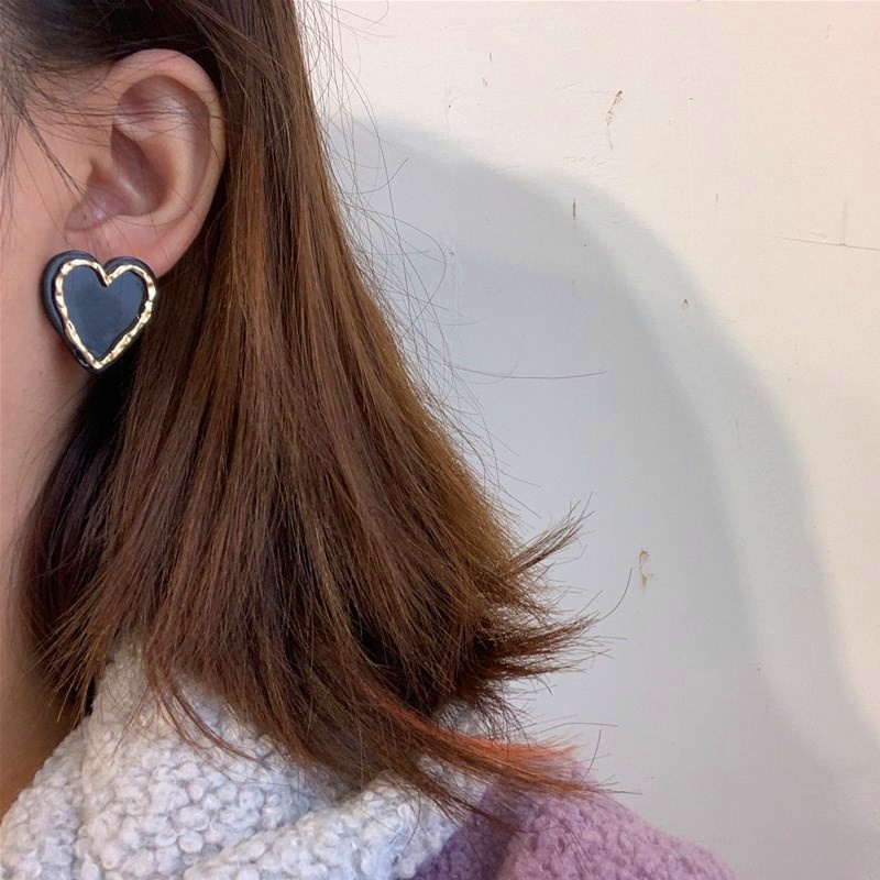 Anting Stud Enamel Bentuk Hati Warna Hitam Gaya Korea Untuk Wanita