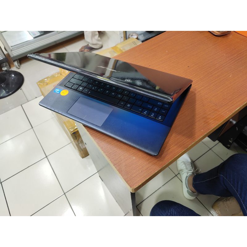 Laptop Asus RAM 4GB HDD 500GB Kondisi second berkwalitas Masih segel