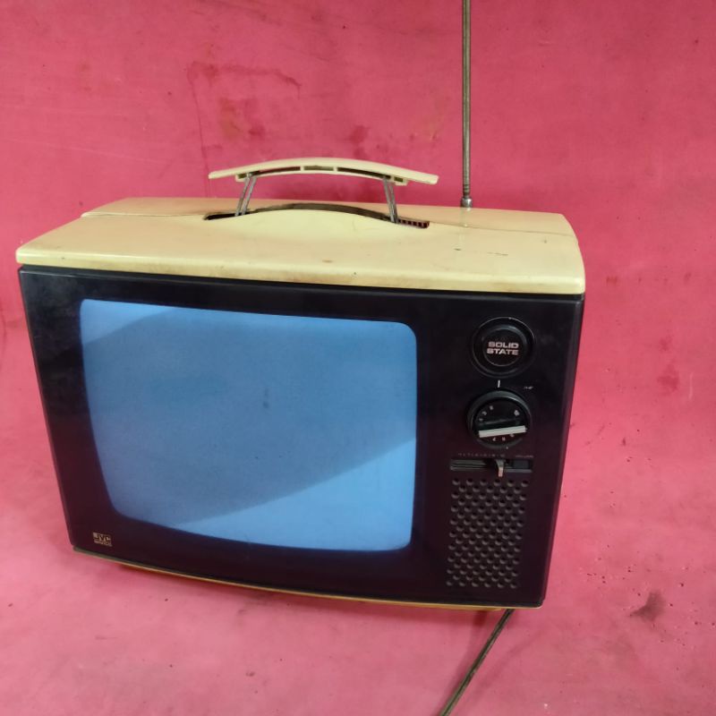 tv robot putih gading nyala jvc jadul vintage antik lawas kuno rare langka klasik dan imoet
