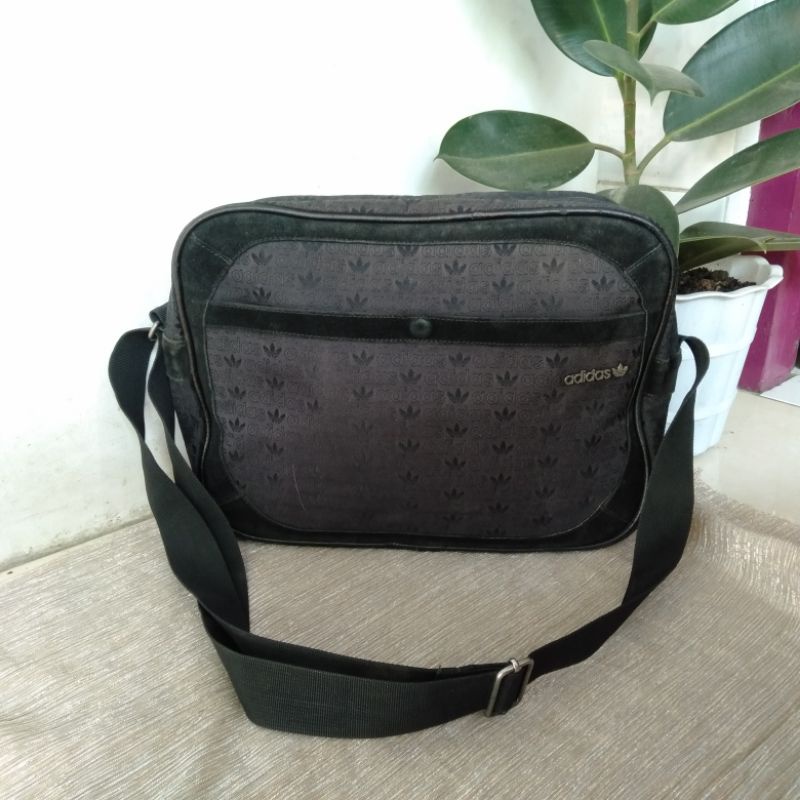 tas selempang adidas second preloved bekas